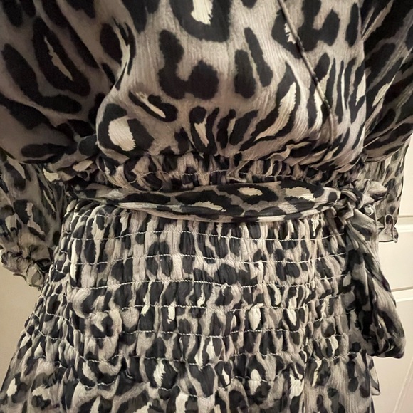 Animal print blouse with elasticized waist and sash - Picture 2 of 5